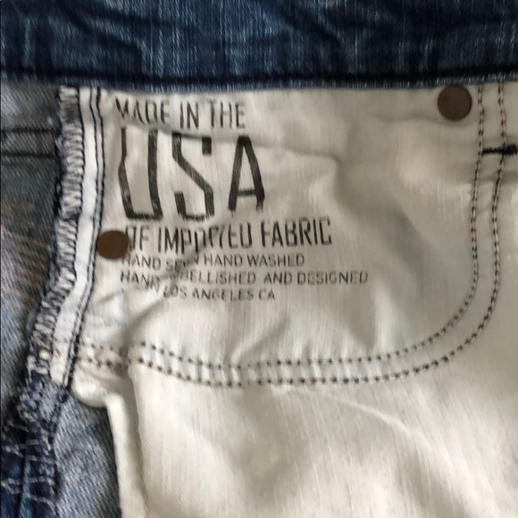7 For All Mankind cutoffs w/thread detail. Sz.28 - Picture 8 of 8